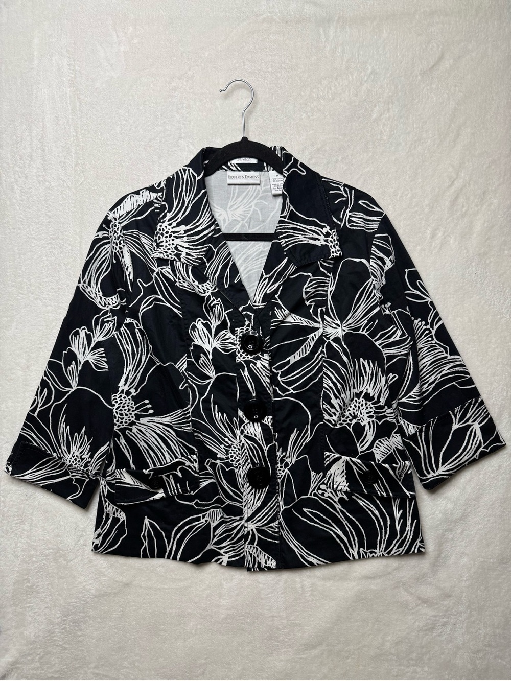 Drapers & Dimonds Office Chic Black White Floral Jacket Big Button Blazer Coat